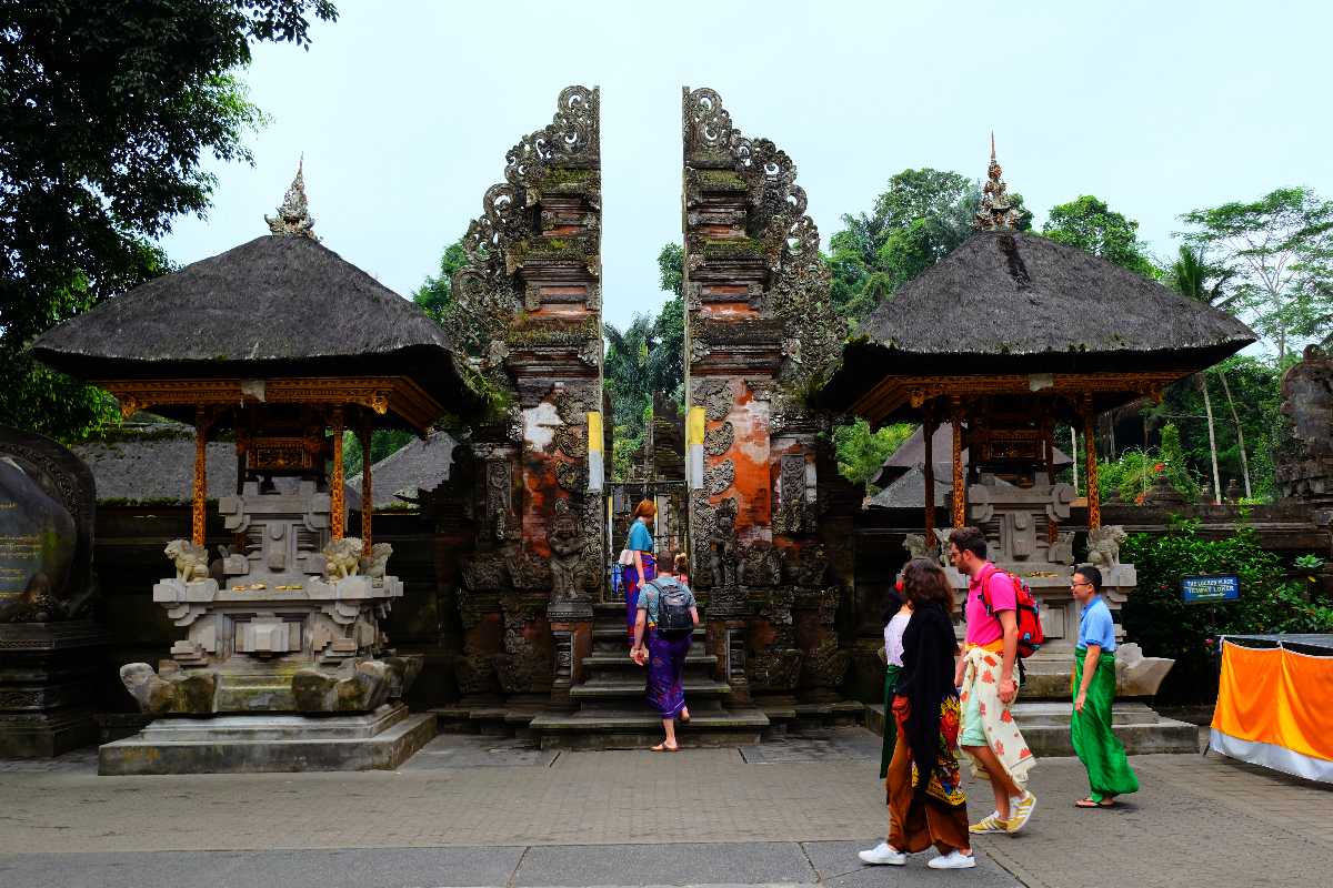 Capture the authentic charm of Bali’s lush scene
